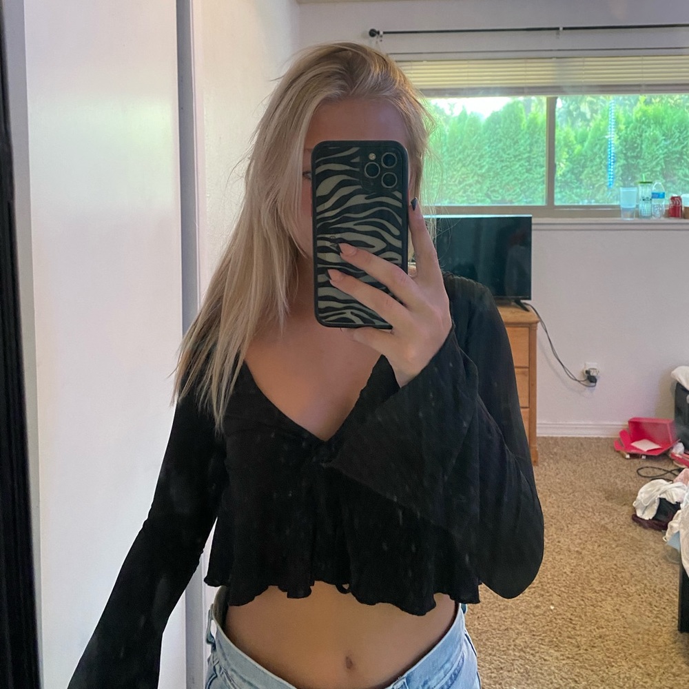 black cropped top